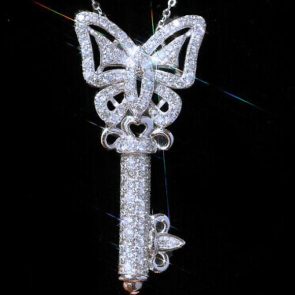 NEW 925 Sterling Silver 🦋 🔑 Necklace - Picture 4 of 7